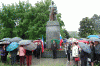  Участници першого Дня Русинів на Словеньску 4. юна 2010 у Пряшові выразили почливость будителёви Александрови Духновічови при ёго памятнику.